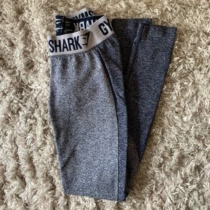Gym shark leggings